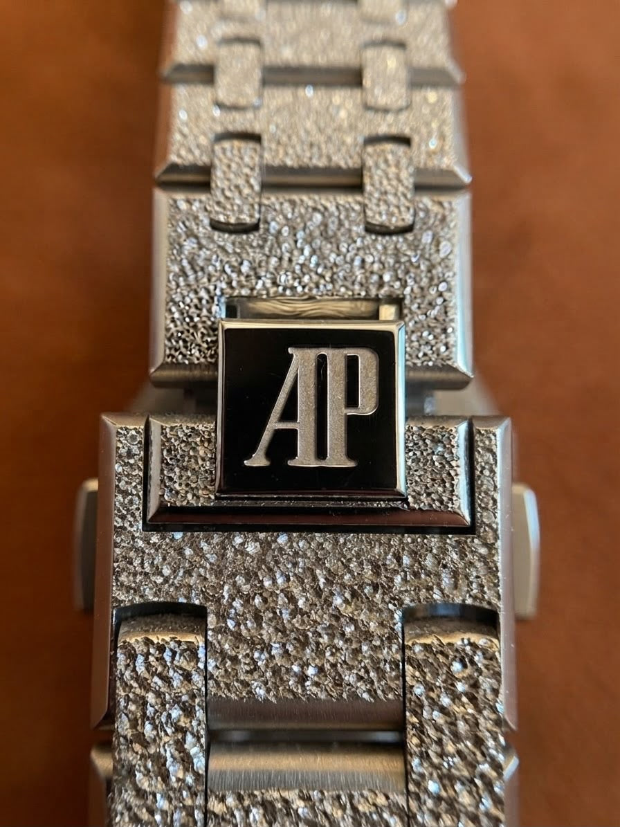 Audemars Piguet Royal Oak Mini Frosted 67630BC.GG.1312BC.01, White Gold, Complete Set, 2026 Warranty Card