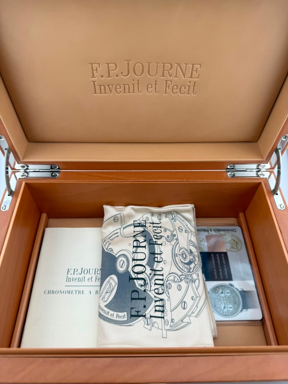F.P. Journe Chronomètre à Résonance No. 048-05RN — Platinum, Full Set, Taiwan Warranty Card Dated 07/09/2007