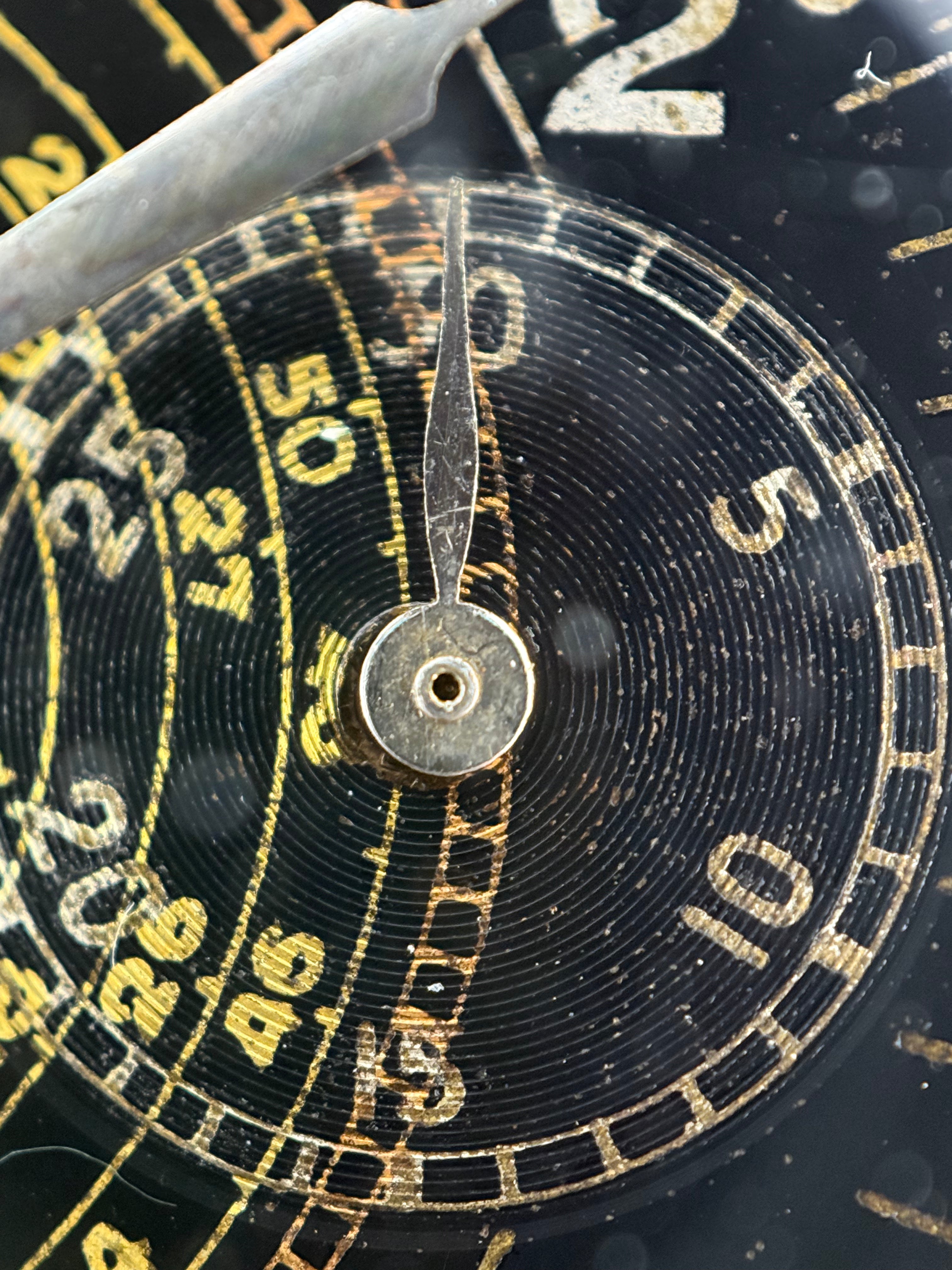 Omega Steel Chronograph – Gilt Multi-Scale Dial, Cal. 33.3 CHRO, 1940s