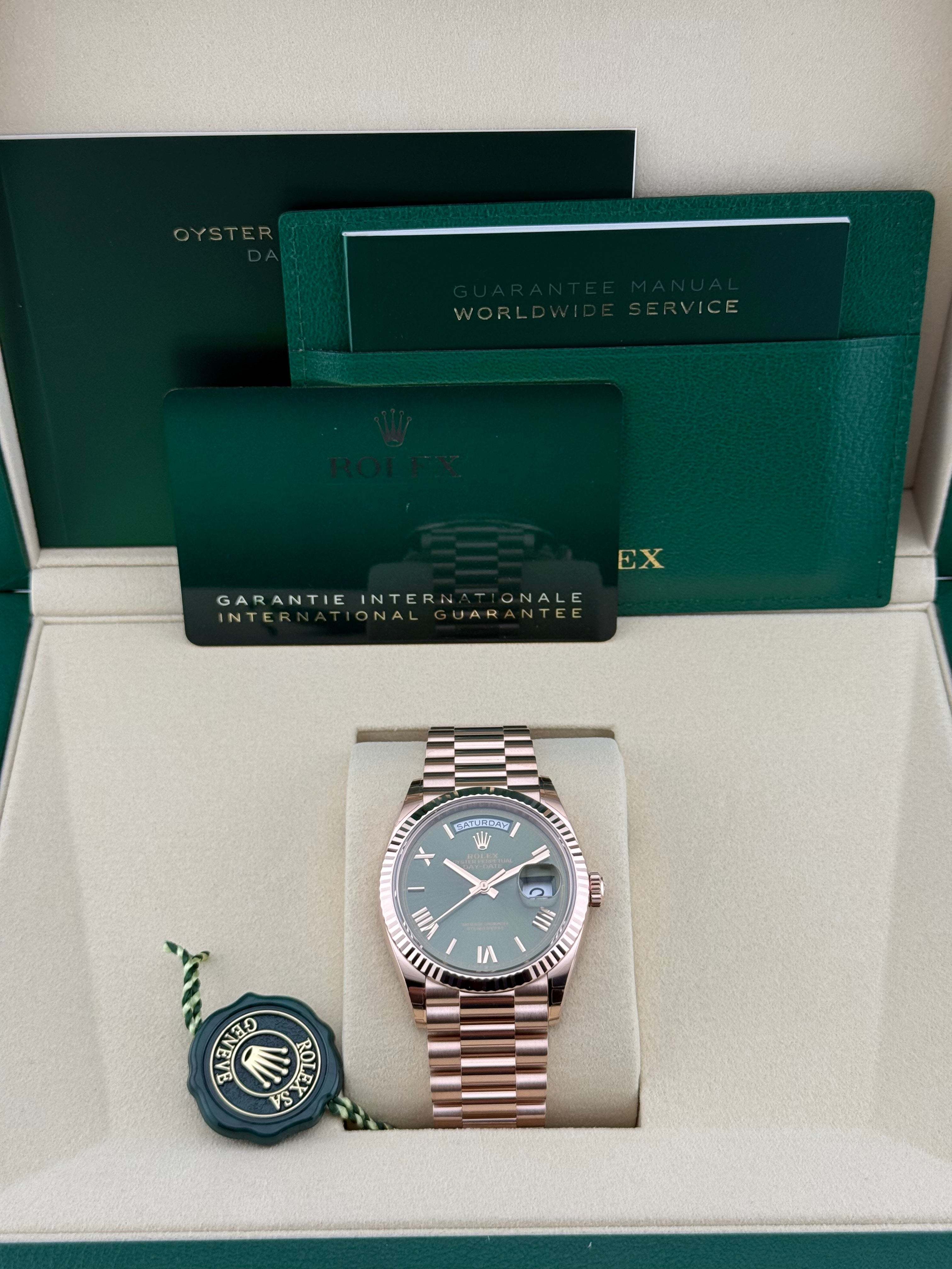 Rolex Day-Date 36 Ref. 128235 – Everose Gold, Olive Green Dial – New 2026, Full Set