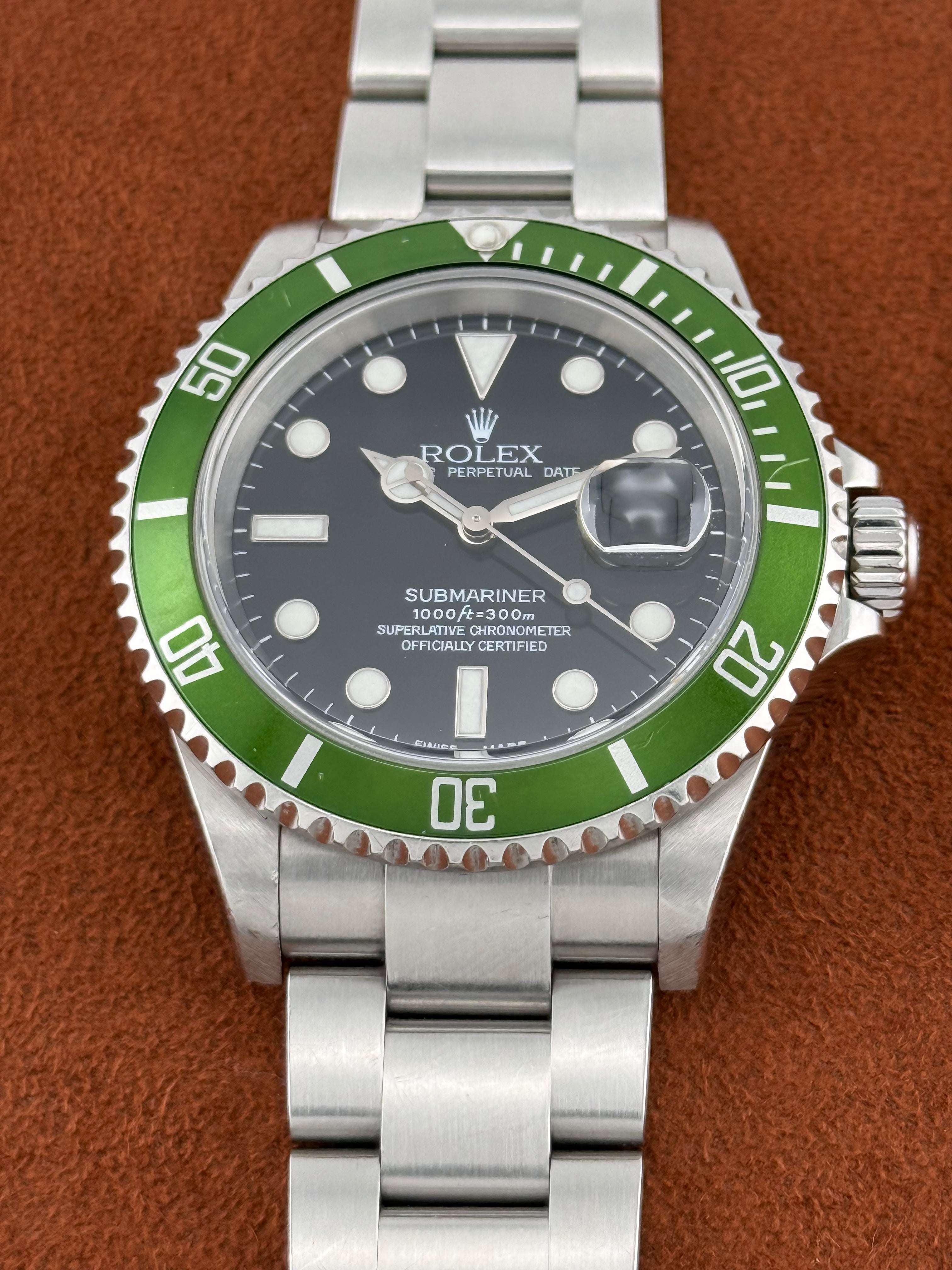 Rolex Submariner Date Ref. 16610LV “Kermit” – serie F, juego completo, 2004