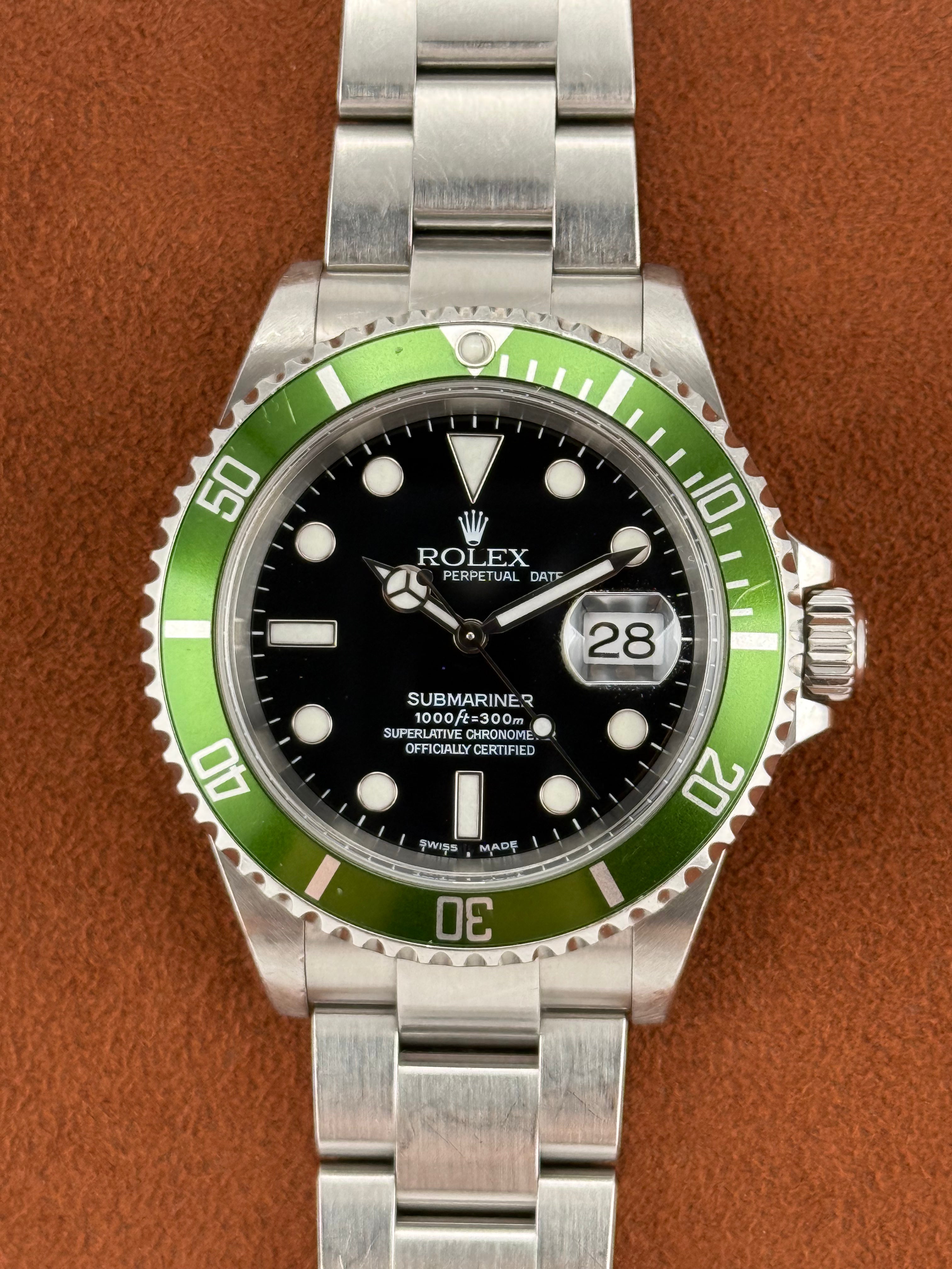 Rolex Submariner Date Ref. 16610LV “Kermit” – serie F, juego completo, 2004