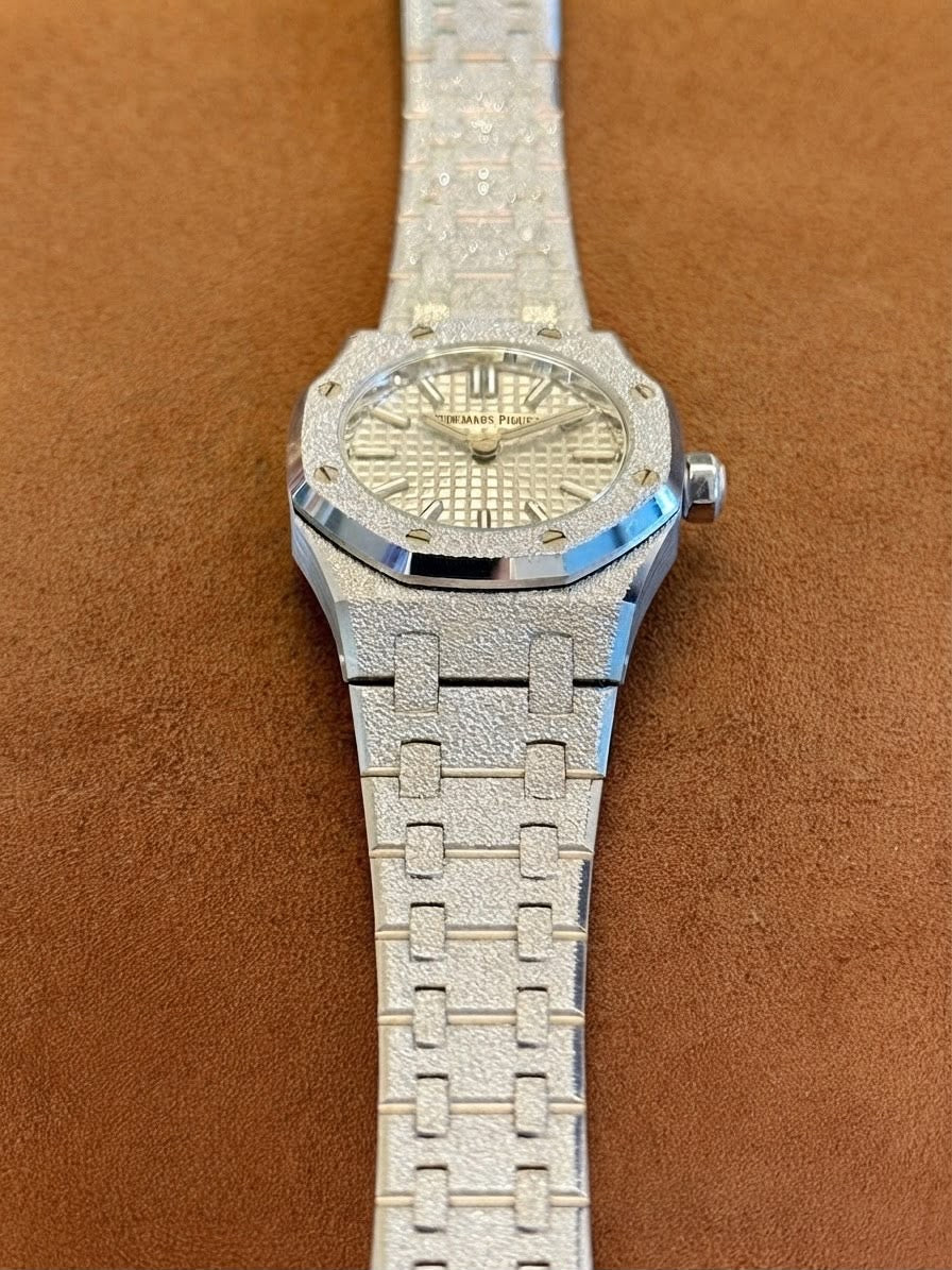 Audemars Piguet Royal Oak Mini Frosted 67630BC.GG.1312BC.01, White Gold, Complete Set, 2026 Warranty Card