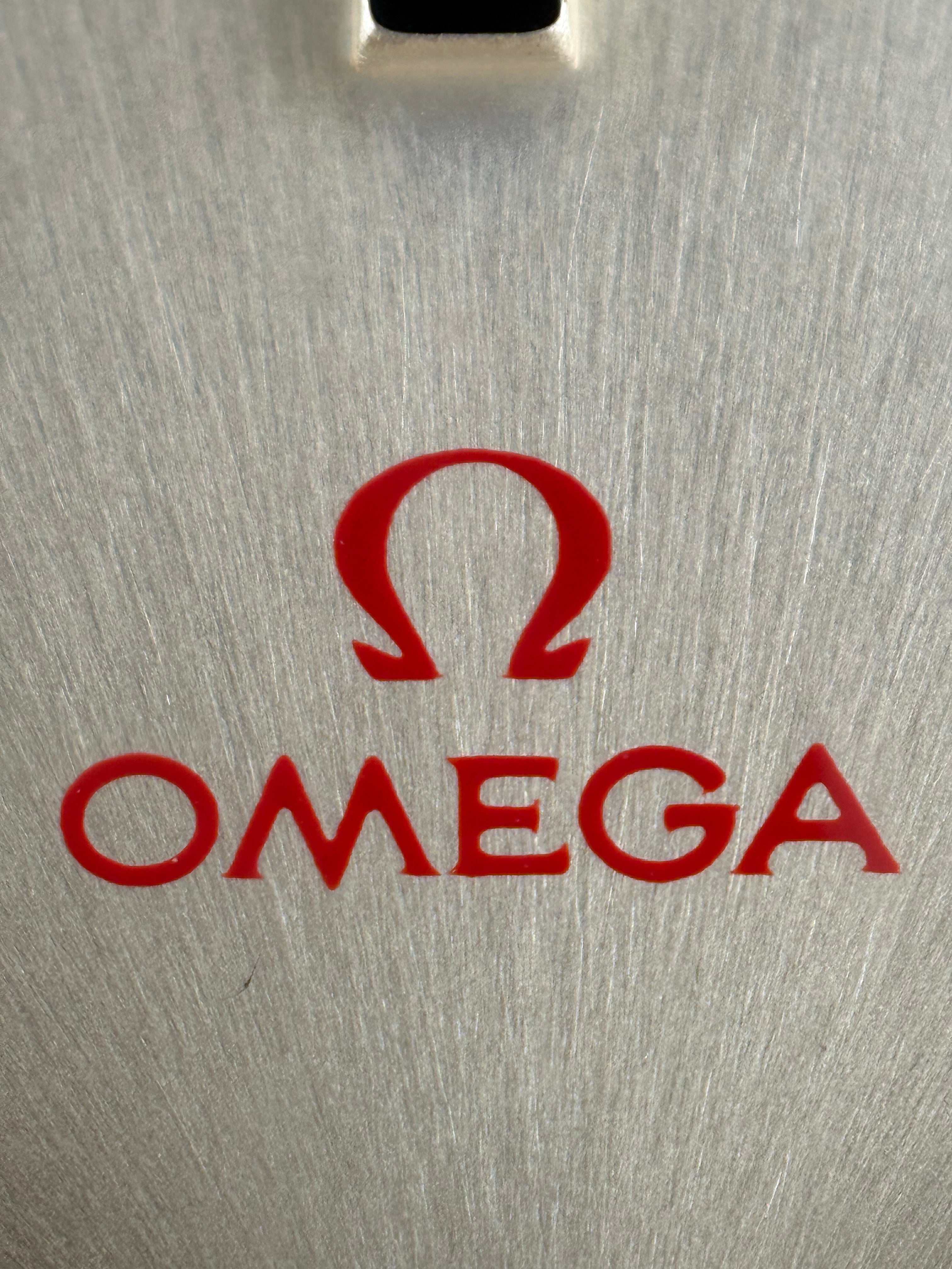 Omega Genève “Red Devil” Ref. 135.041 – Stainless Steel