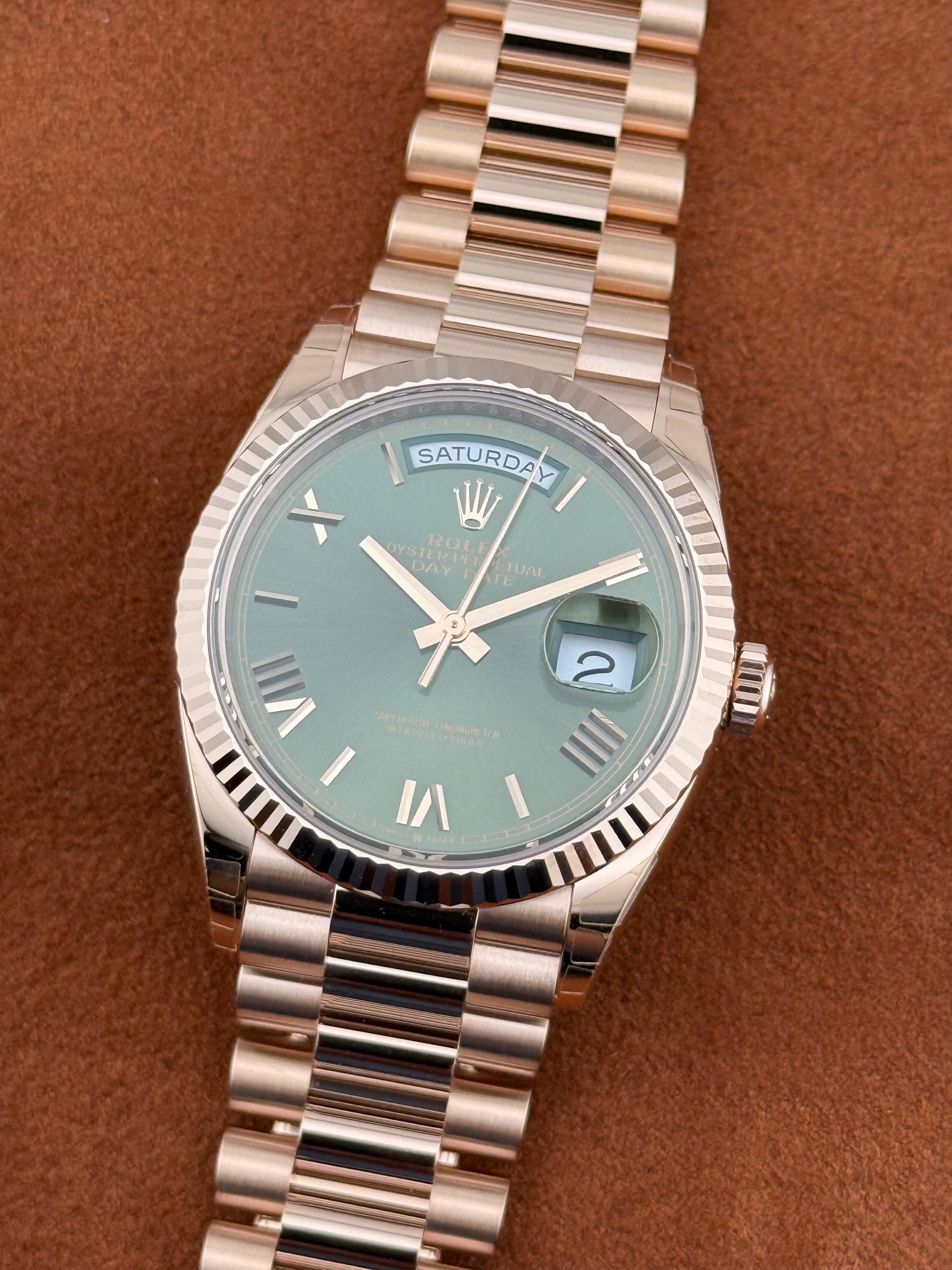 Rolex Day-Date 36 Ref. 128235 – Everose Gold, Olive Green Dial – New 2026, Full Set