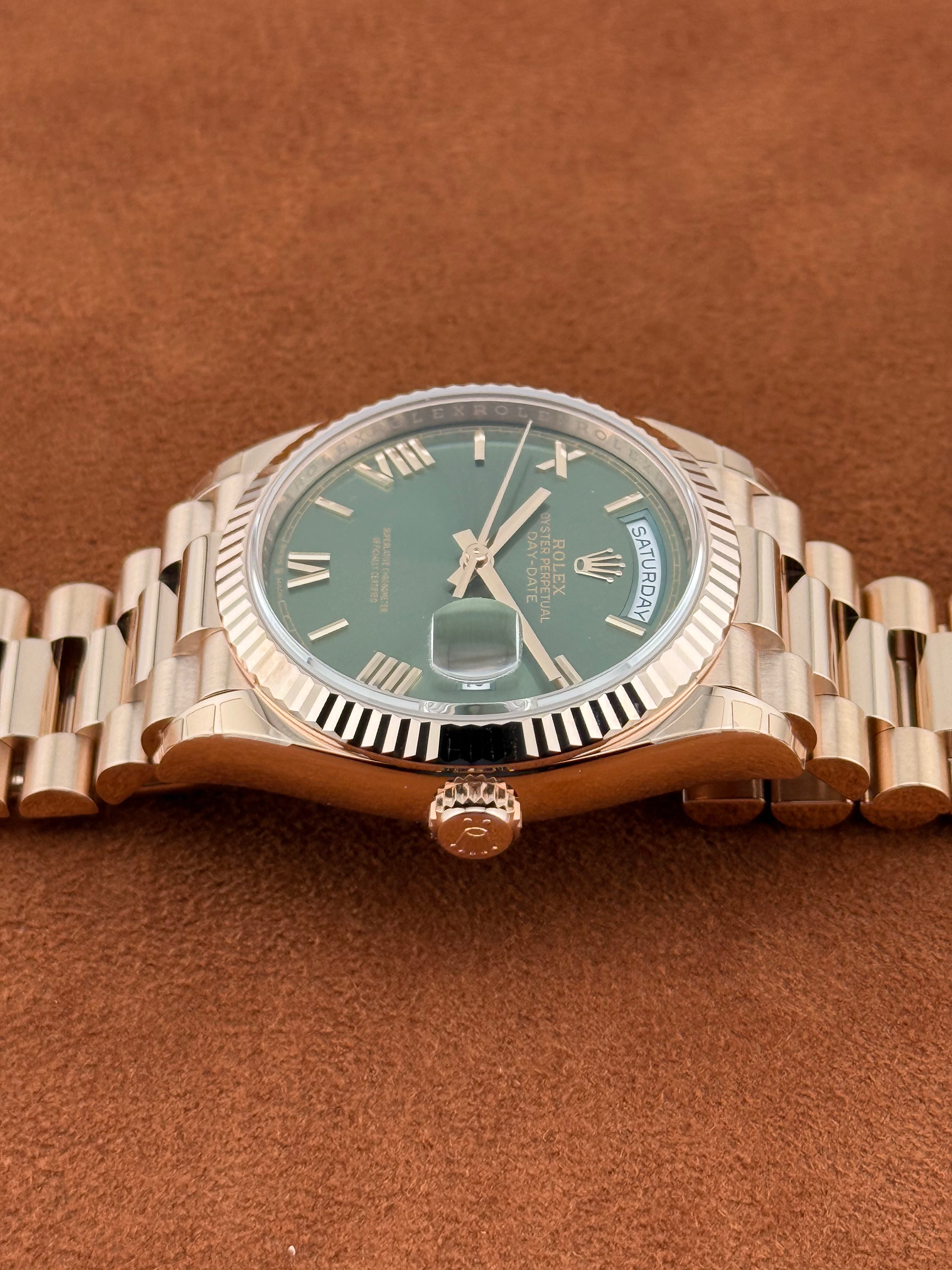 Rolex Day-Date 36 Ref. 128235 – Everose Gold, Olive Green Dial – New 2026, Full Set