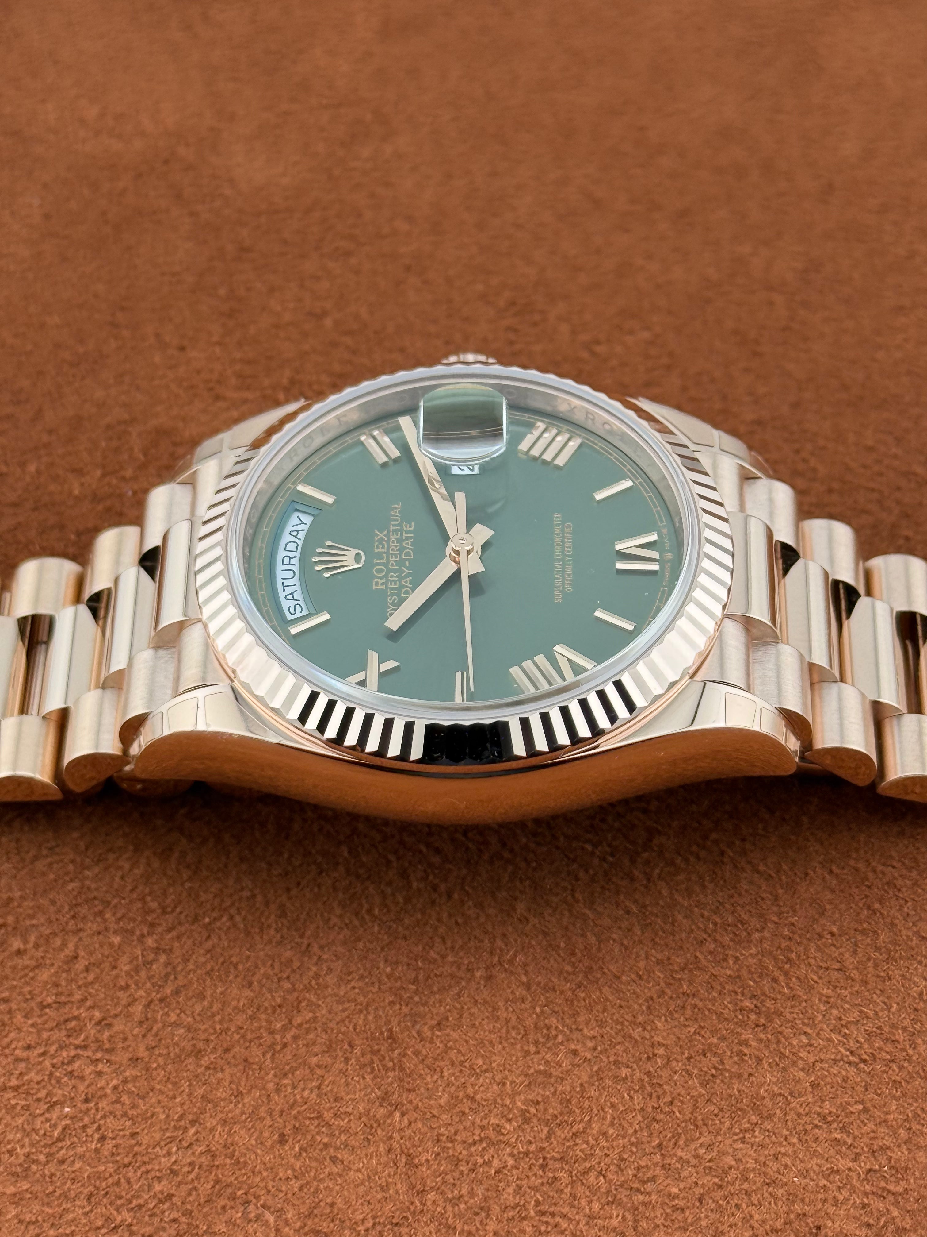 Rolex Day-Date 36 Ref. 128235 – Everose Gold, Olive Green Dial – New 2026, Full Set