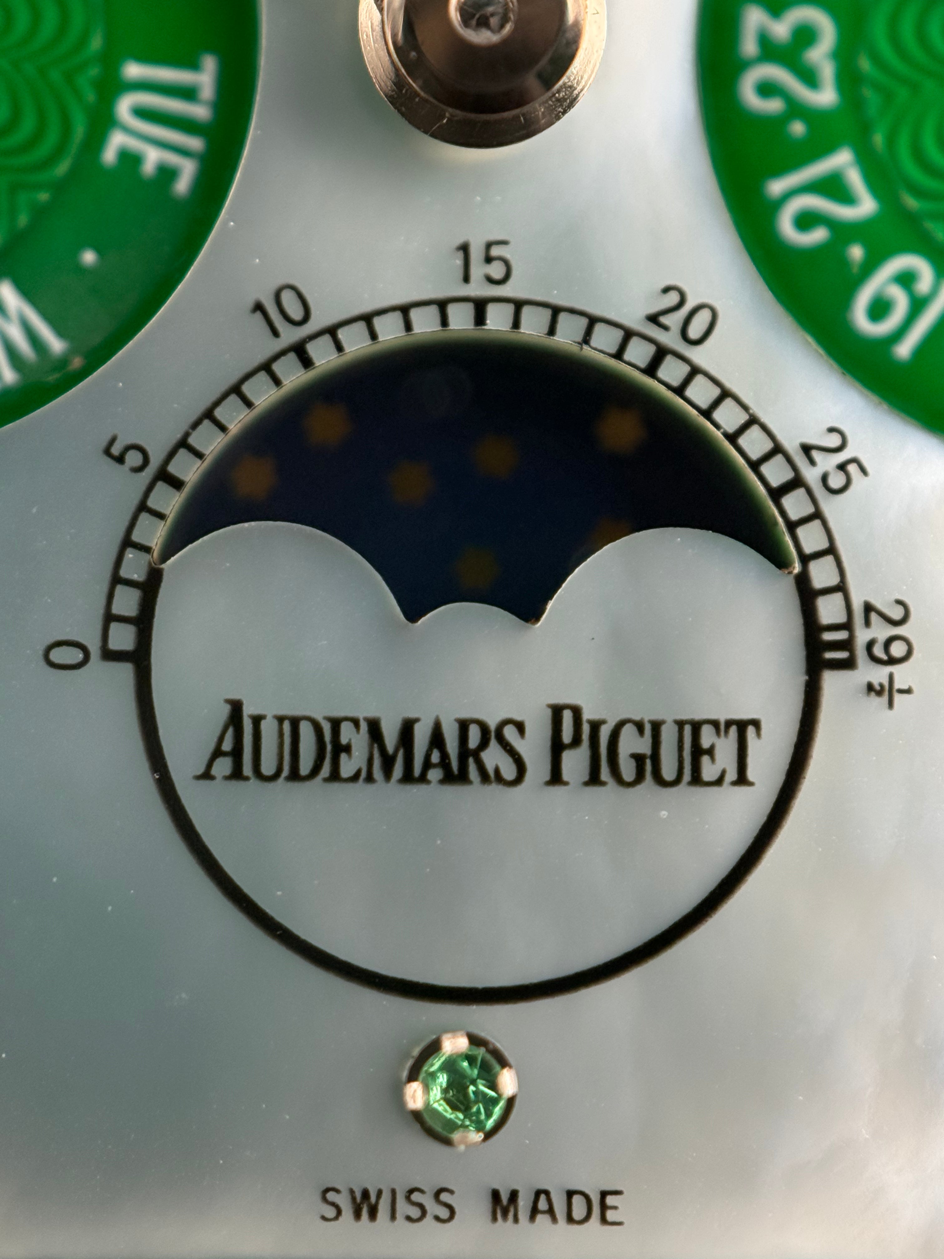 Audemars Piguet Perpetual Calendar Ref. 25756BC – White Gold, Emerald-Set, Mother-of-Pearl Dial