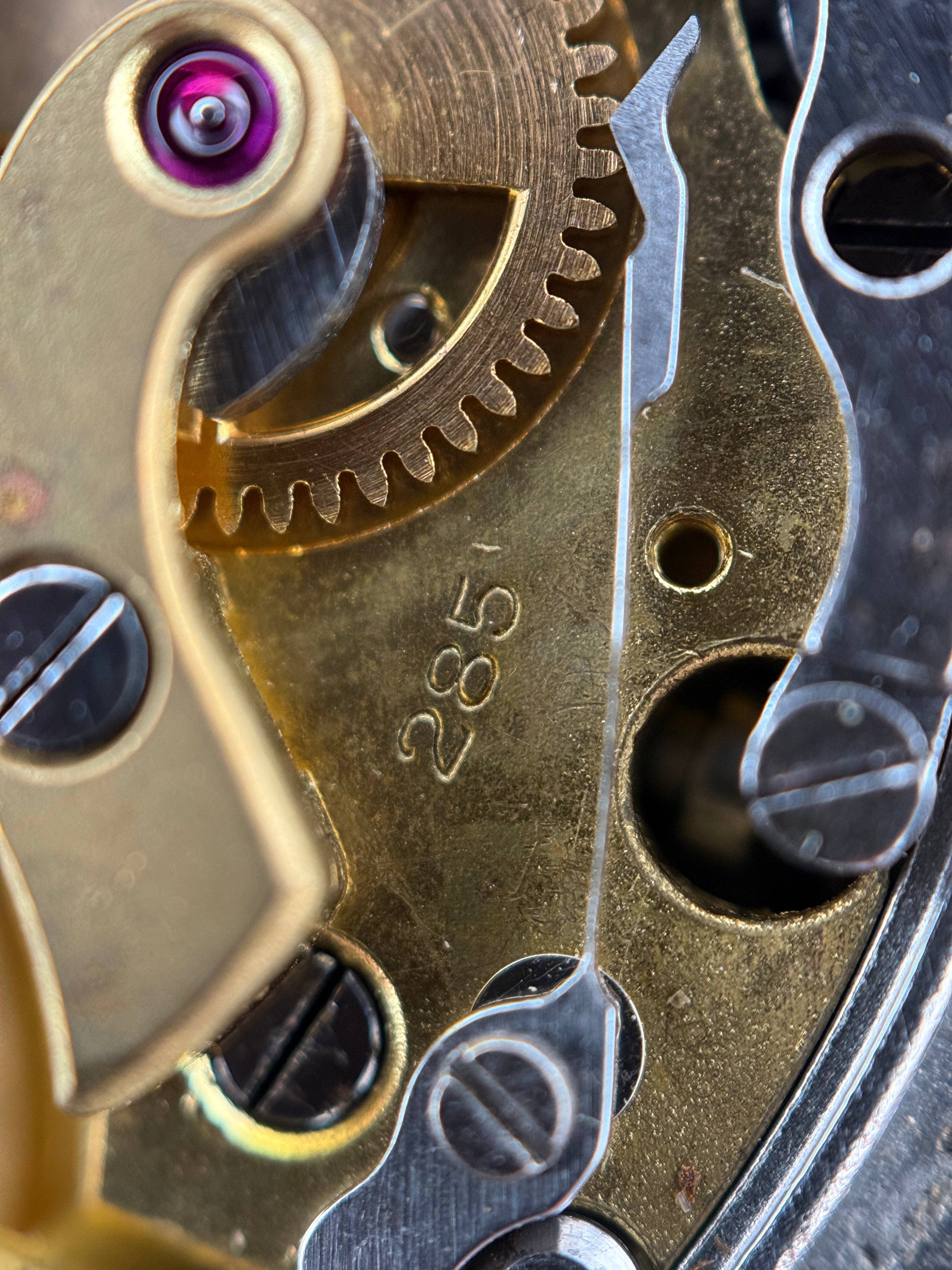 Universal Genève Compur Chronograph – Black Snail Dial, Multi-Scale, Mid-1930s