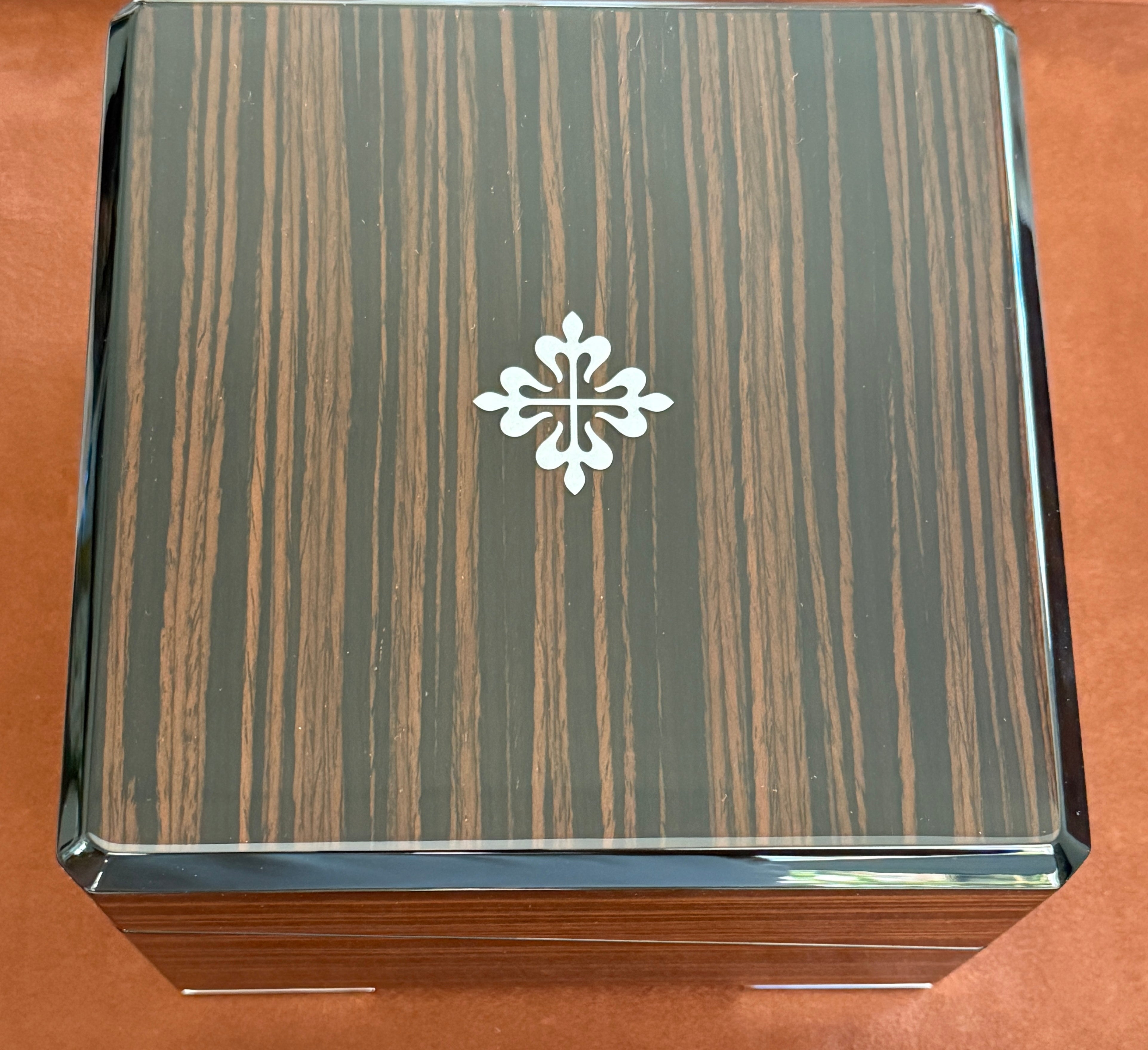 Patek Philippe Ref. 972/1J-001 with white porcelain dial - full set