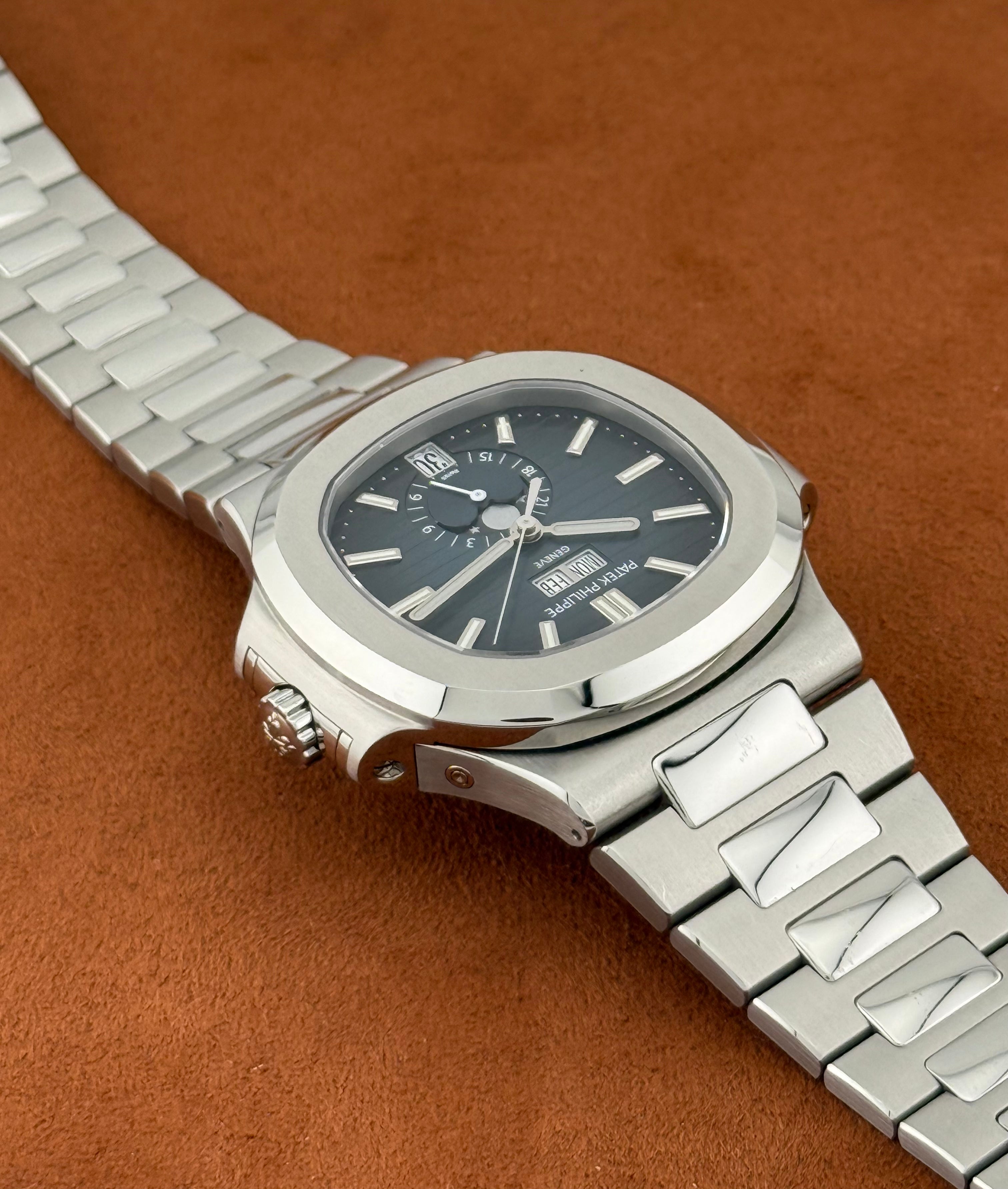 Patek Philippe - Nautilus  Annual Calendar Moon Phase — Ref. 5726/1A-014