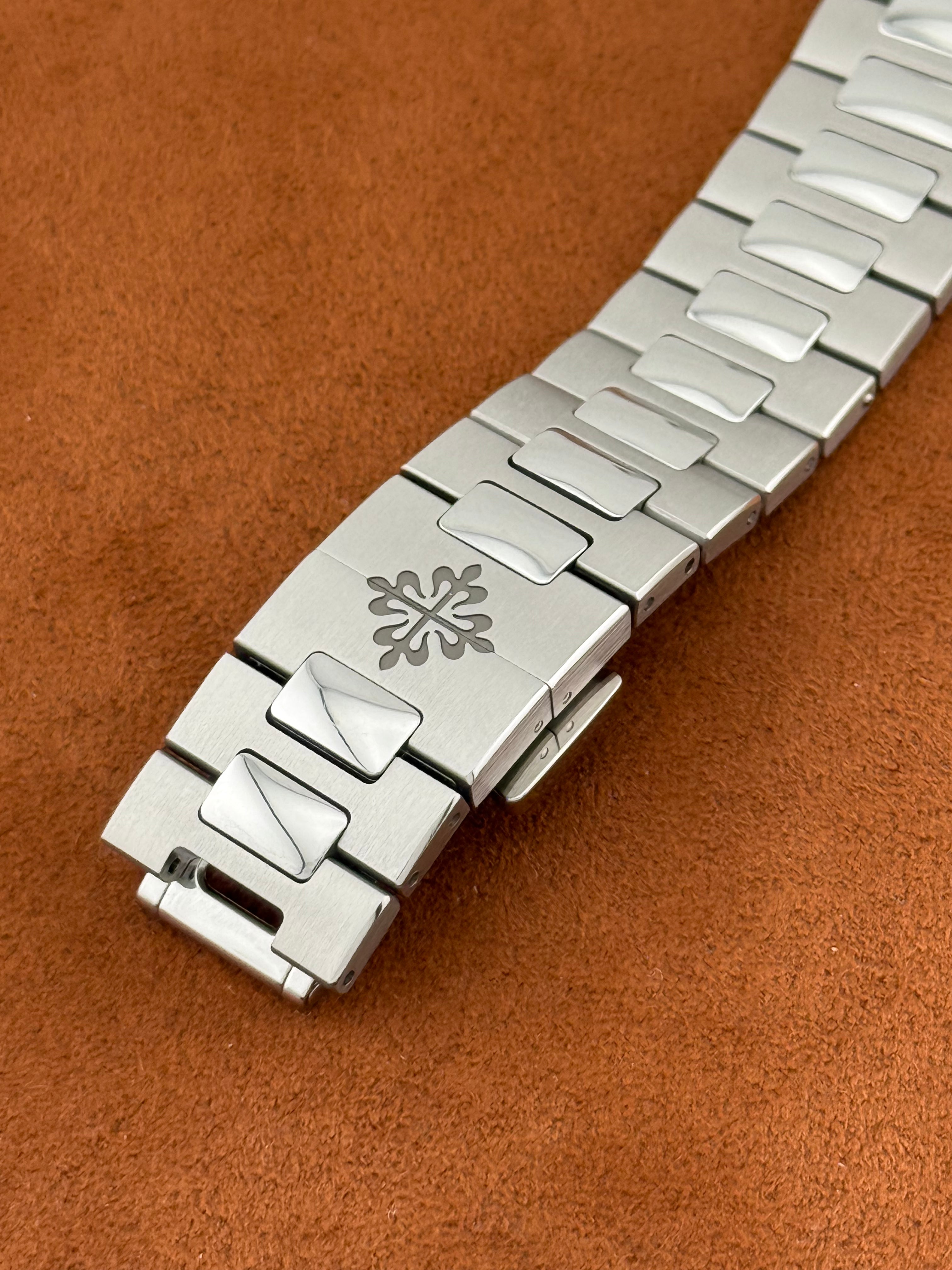 Patek Philippe - Nautilus  Annual Calendar Moon Phase — Ref. 5726/1A-014