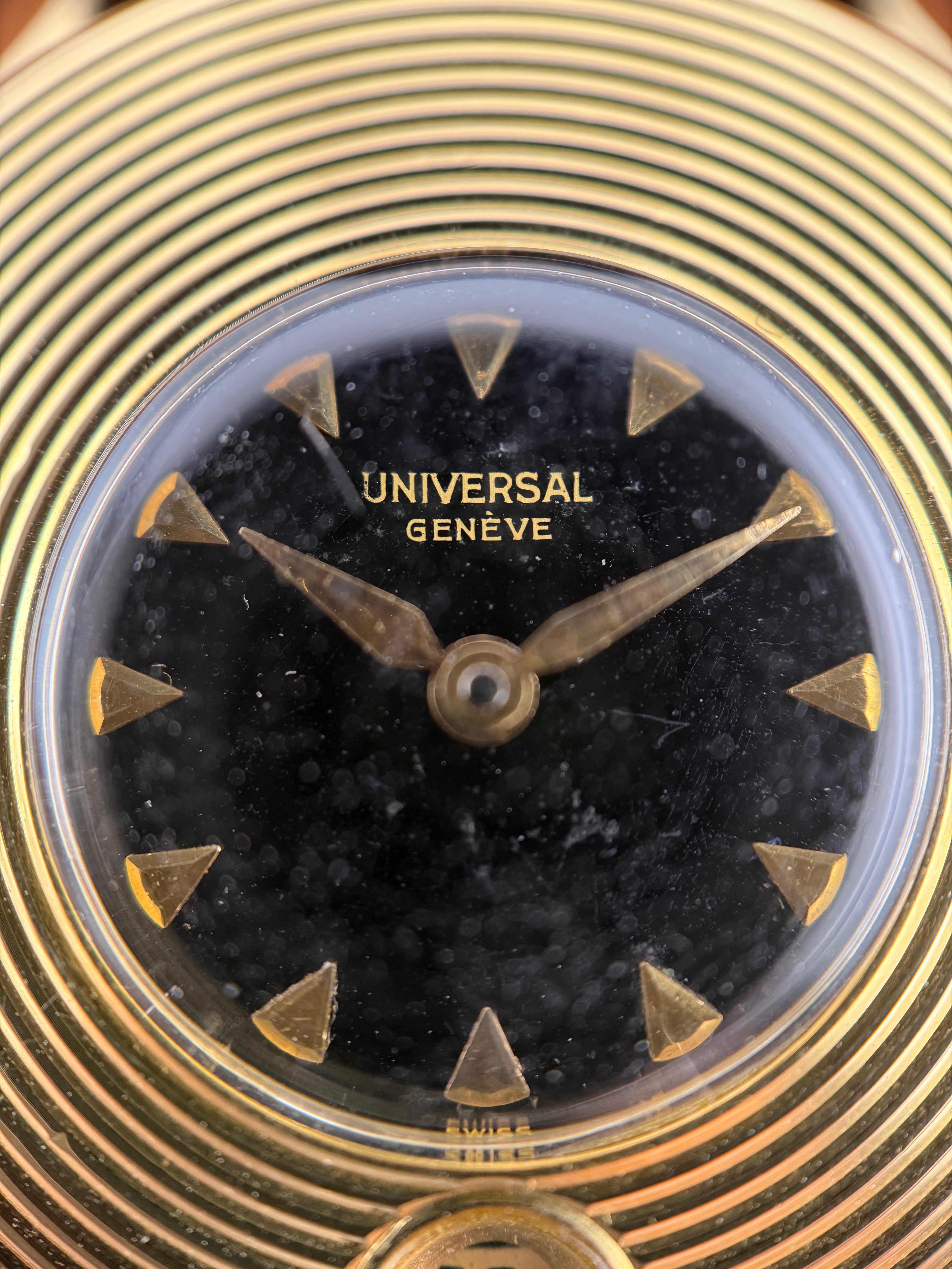 Universal Genève Disco Volante – Yellow Gold Calendar Wristwatch