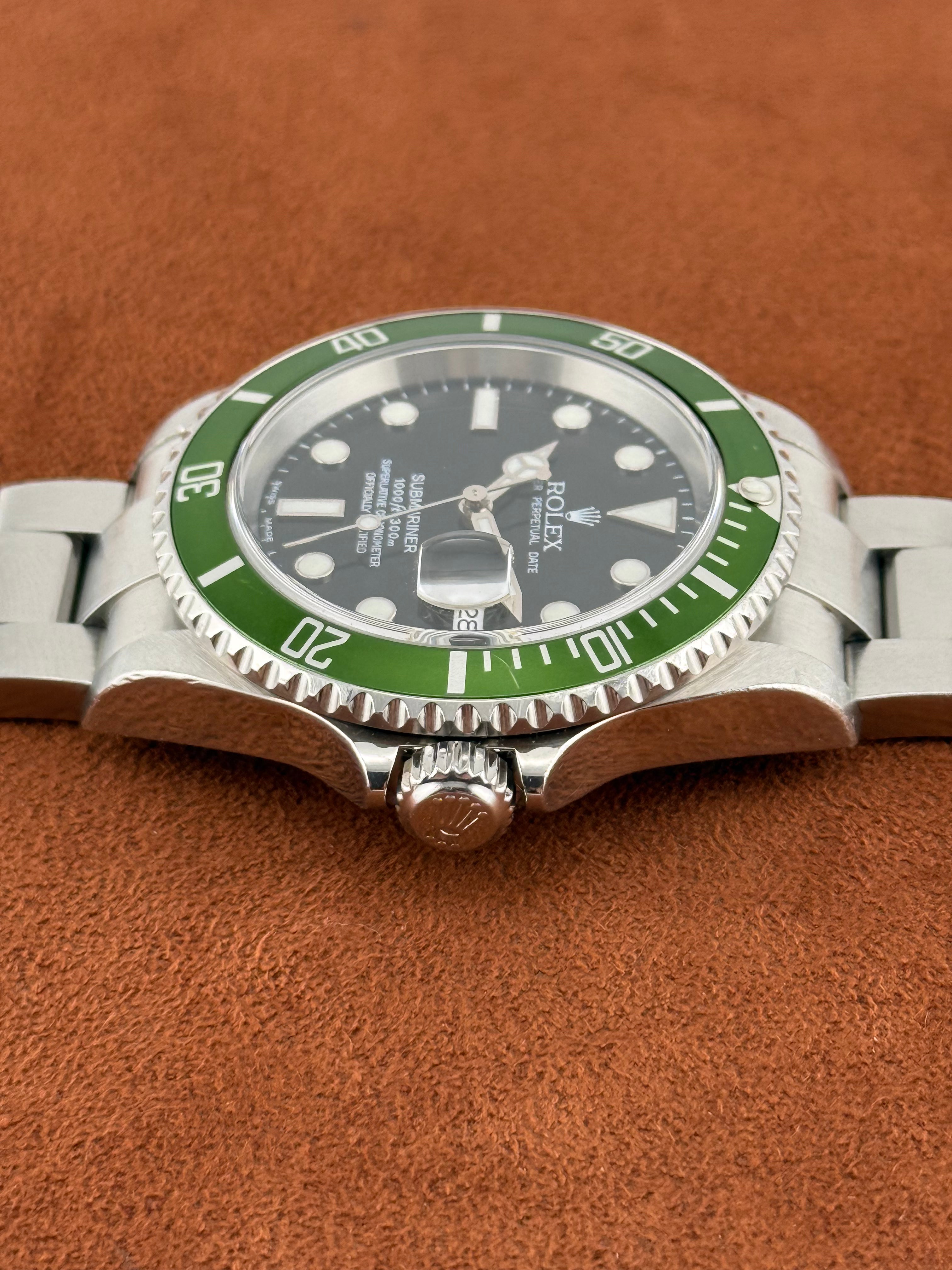 Rolex Submariner Date Ref. 16610LV “Kermit” – serie F, juego completo, 2004