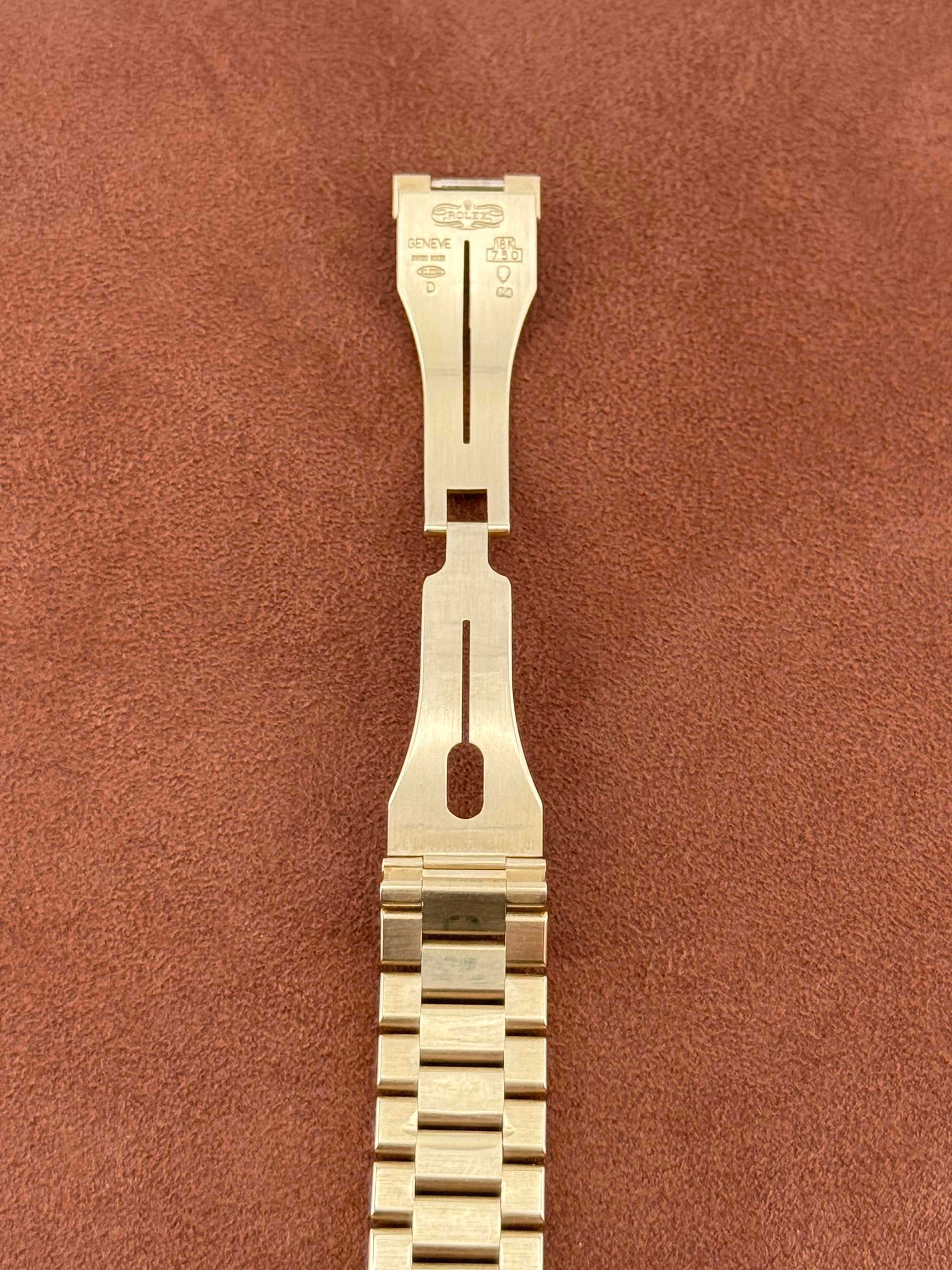 Rolex Oysterquartz Day-Date Ref. 19018 – Black Dial, 18K Yellow Gold Bracelet Watch